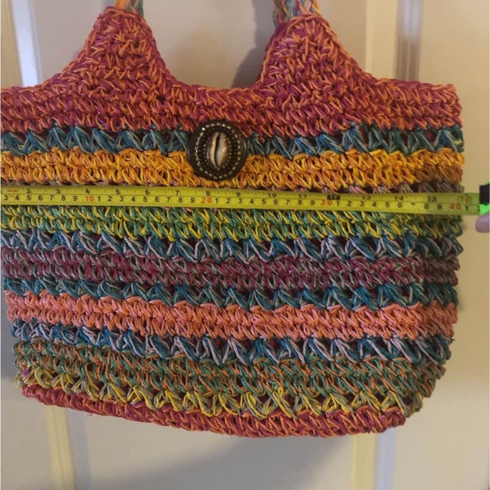 NWOT summer purse with snap closure and shell accent